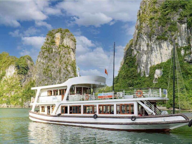 full-day-ha-long-bay-deluxe-cruise-bus-lunch-kayak