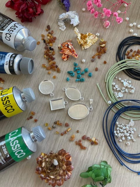 gdansk-jewelry-making-workshop-with-amber