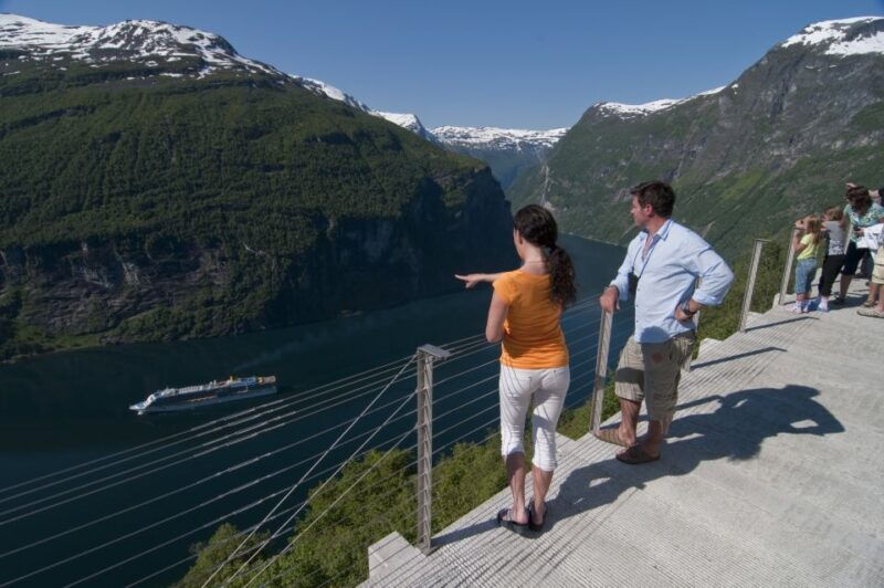 geiranger-bus-tour-with-multilingual-audio-guide