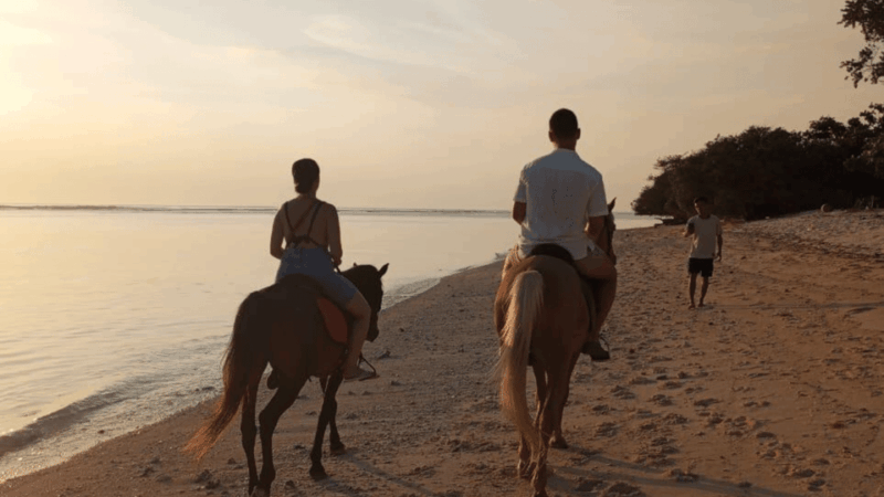 gili-trawangan-horse-riding-on-the-beach