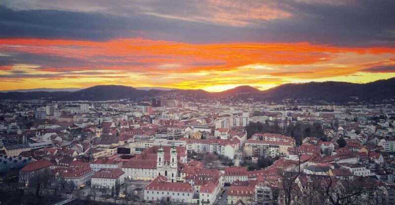 graz-funicular-ride-schlossberg-picnic-experience