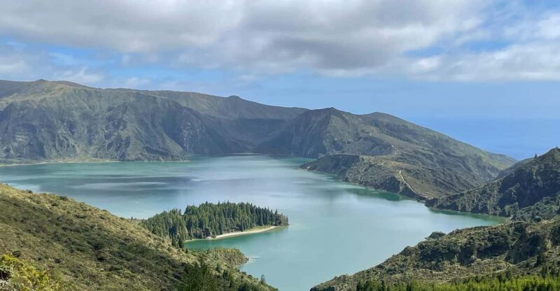 guided-van-tour-sete-cidades-lagoa-do-fogo-volcanic-lakes