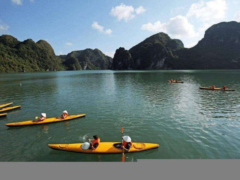 ha-long-bay-1-day-kayaking-ti-top-island-surprising-cave