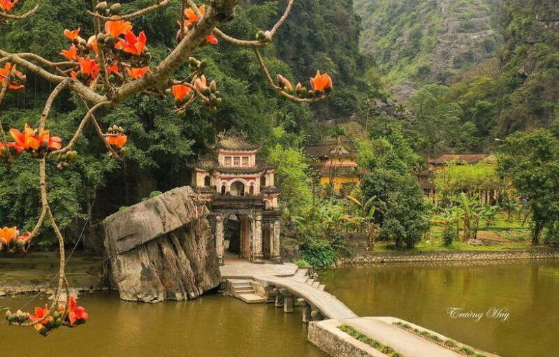 ha-noi-explore-hoa-lu-cycling-trang-an-1-day-trip