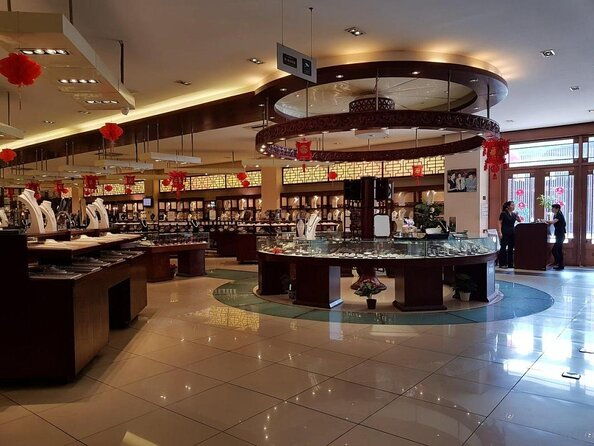 Half Day Tour:Market Shopping Acrobatic Show & Peking Duck dinner - A Deep Dive into the Experience