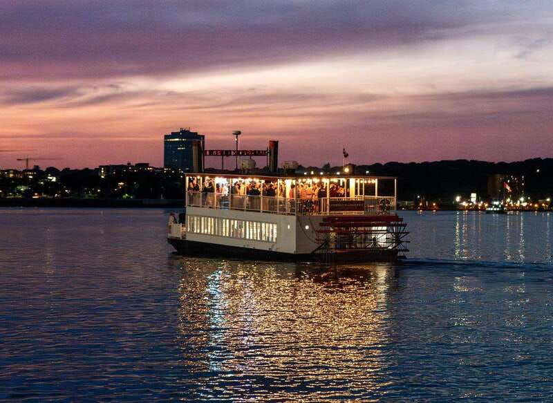 halifax-party-cruise-on-the-harbour-queen