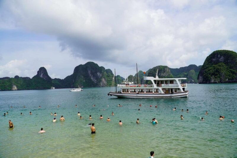 halong-bay-6-hours-deluxe-cruise-trip-lunch-kayaking-swim