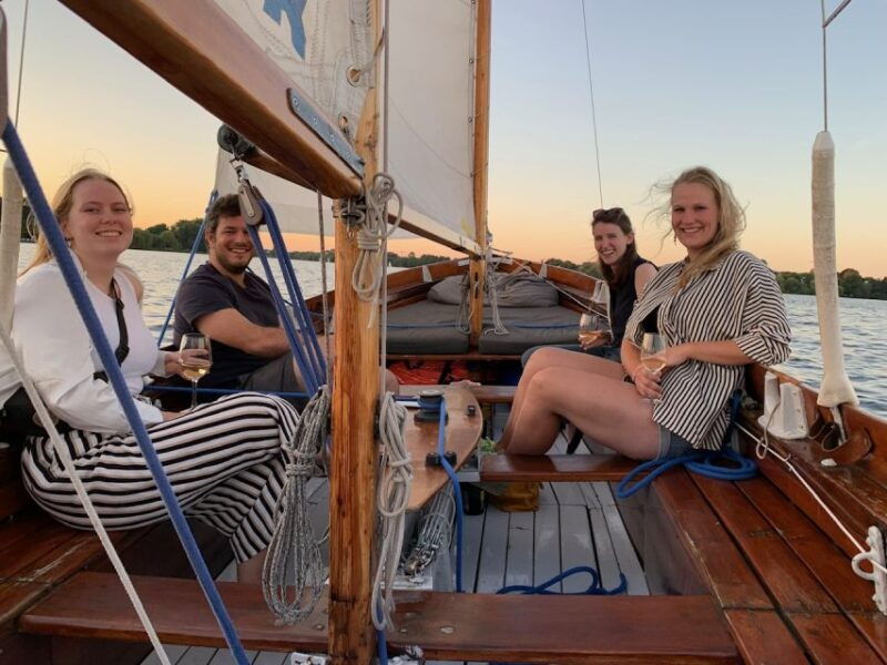 hamburg-alster-river-sailboat-tour-with-sundowner