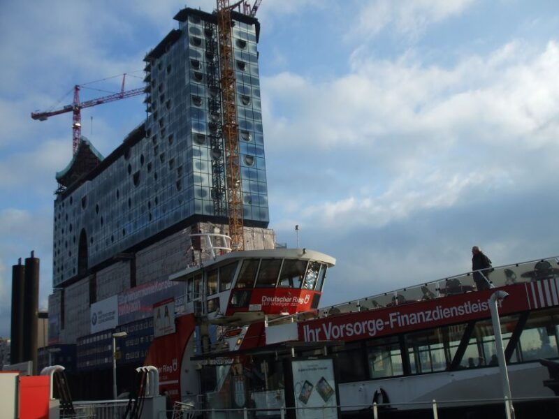 hamburg-city-tour-by-bike-with-elbphilharmonie