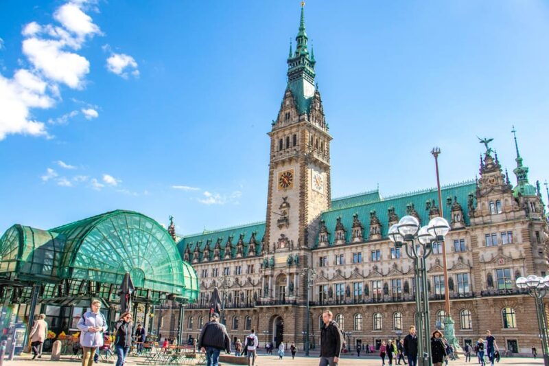 hamburg-in-the-footsteps-of-the-beatles-with-a-local