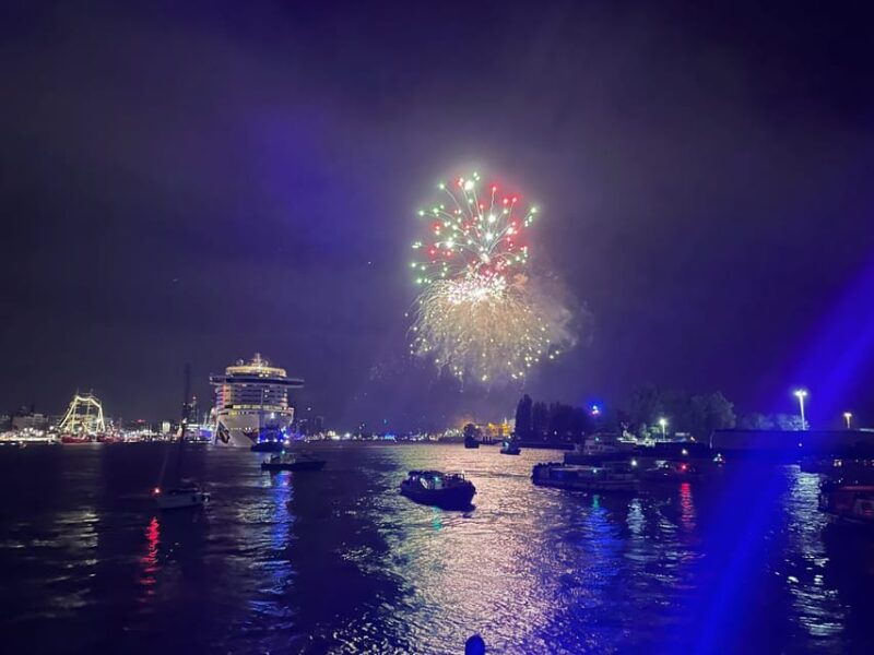 hamburg-new-years-eve-harbour-cruise