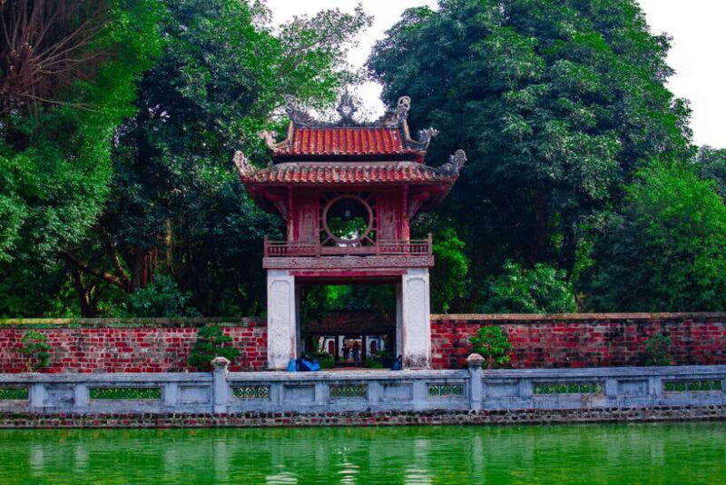 hanoi-full-day-city-highlights-tour-with-hoa-lo-prison