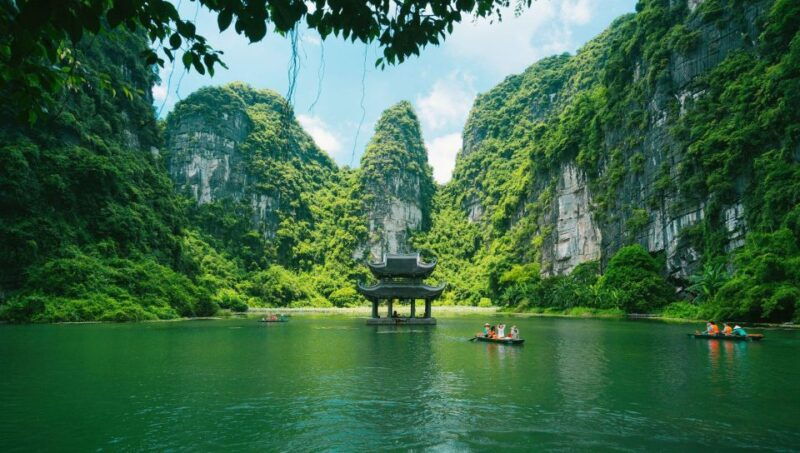 hanoi-ninh-binh-halong-2-d1n-trip-by-bus-bungalow-hotel