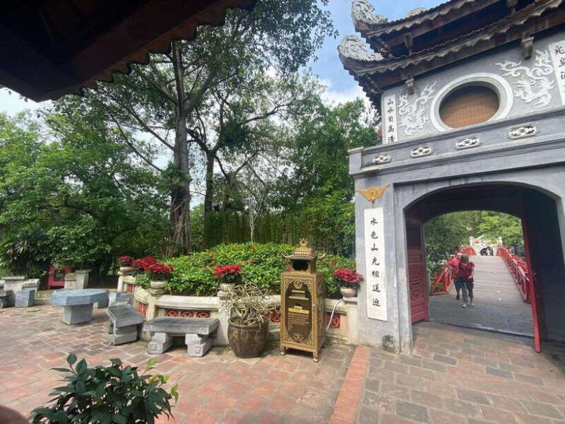 hanoi-old-quarter-cultural-walking-tour-water-puppet-show
