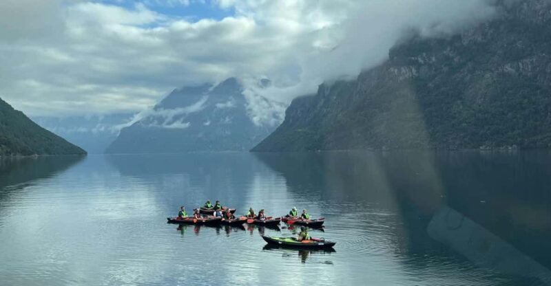 hellesylt-beginner-friendly-fjord-kayaking-experience