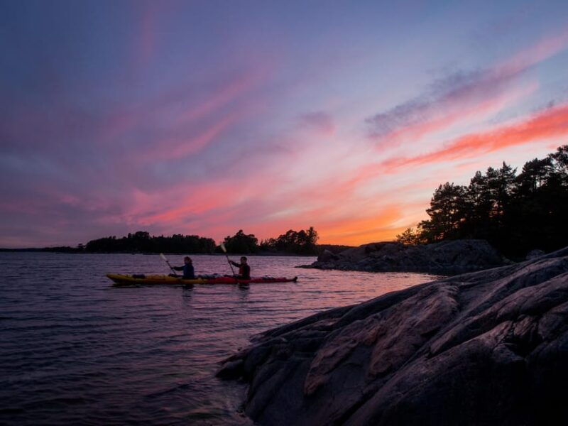 helsinki-midnight-sun-kayaking-tour-with-campfire