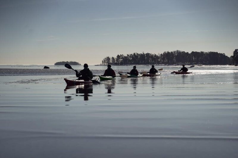 helsinki-winter-kayaking-in-eastern-helsinki-archipelago