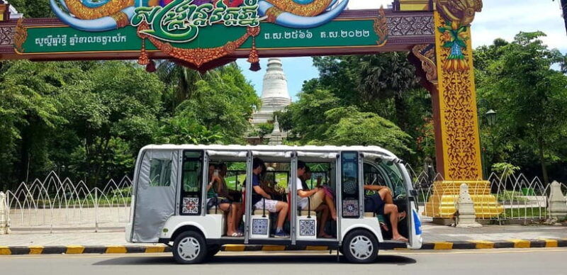 heritage-tour-of-phnom-penh-in-electric-bus
