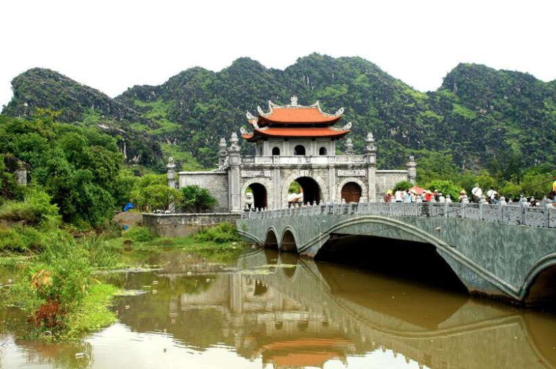 hoa-lu-and-tam-coc-in-ninh-binh-full-day-tour-3