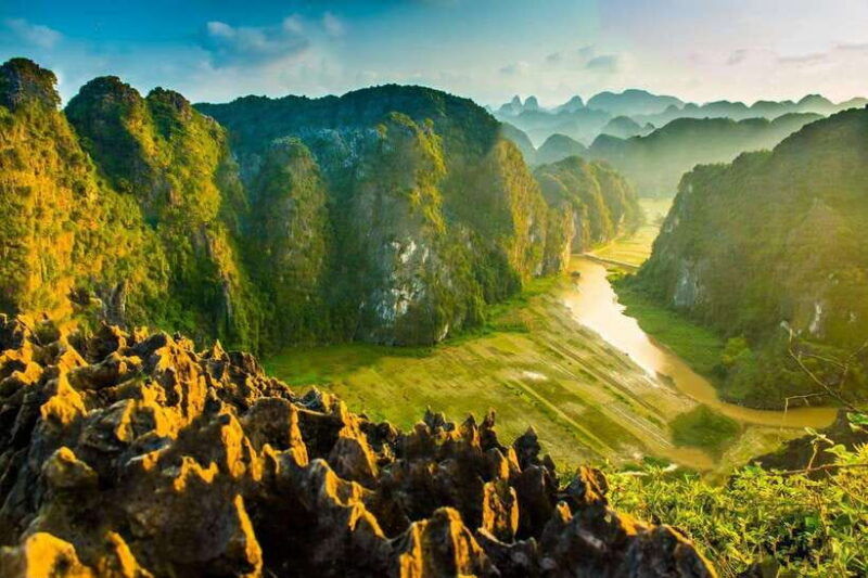 hoa-lu-tam-coc-mua-cave-1-day-tour-limousine-transfer