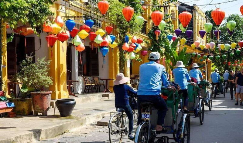 hoi-an-boat-ride-with-flower-lantern-ceremony