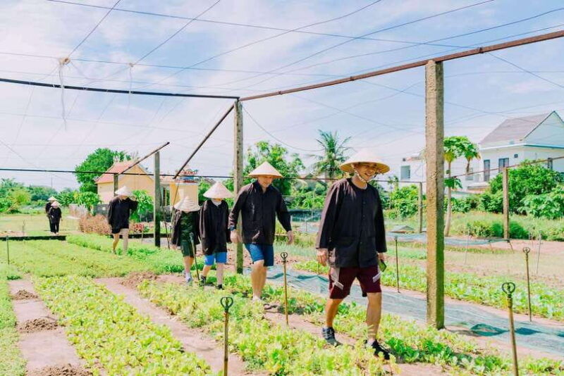 hoi-an-eco-tour-bike-farm-and-lantern-making-experience