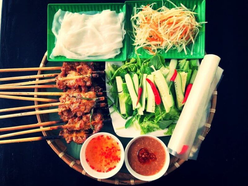 hoi-an-evening-food-culture-tour-by-vespa