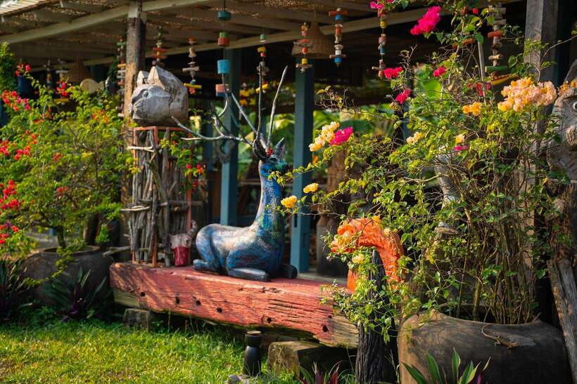 hoi-an-wood-carving-art-workshop-at-cui-lu-village