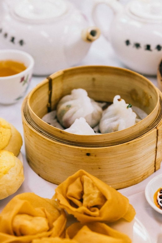 hong-kong-private-food-tour-with-10-tastings