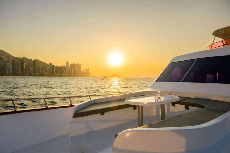 hong-kong-victoria-harbour-evening-cruise-with-free-drinks