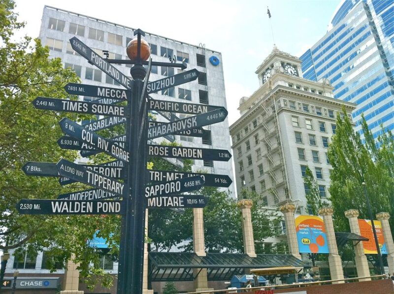 hop-on-hop-off-gray-line-pink-trolley-tour-2-day-ticket