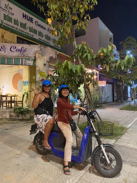 hue-night-street-food-tour-by-e-bike-with-a-lady-rider