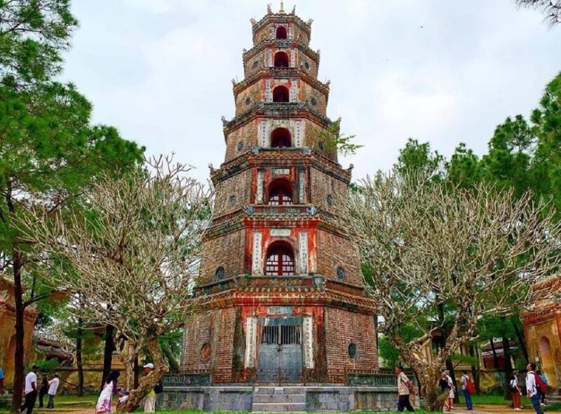 hue-royal-tombs-thien-mu-pagoda-dragon-boat-private-tour