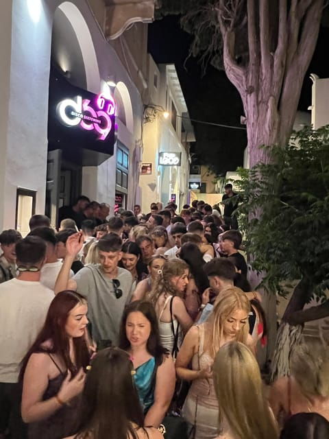 ios-island-bar-crawl-guided-walking-tour-with-glow-gear