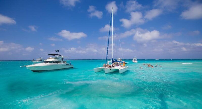 isla-mujeres-catamaran-snorkeling-open-bar-and-buffet