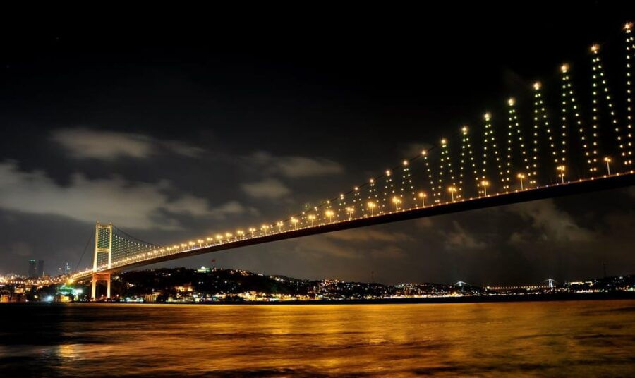 istanbul-a-short-trip-along-the-bosphorus-in-the-evening