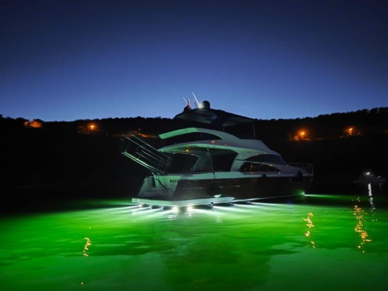 istanbul-private-bosphorus-yacht-with-tour-guide-and-snacks