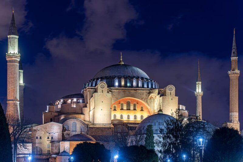 istanbul-tour-of-hagia-sophia-and-blue-mosque-by-night