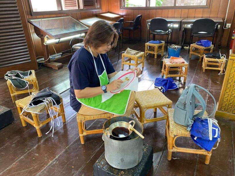 jakarta-landmark-tour-with-batik-workshop