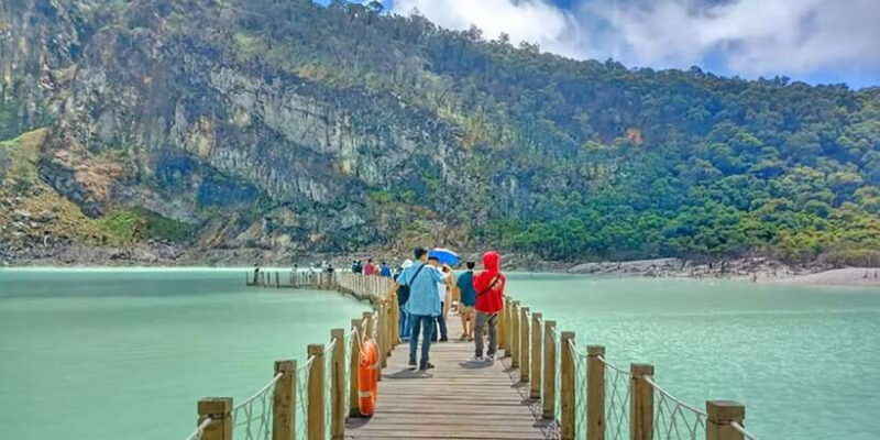 jakarta-tour-white-crater-pinisi-resto-hotspring
