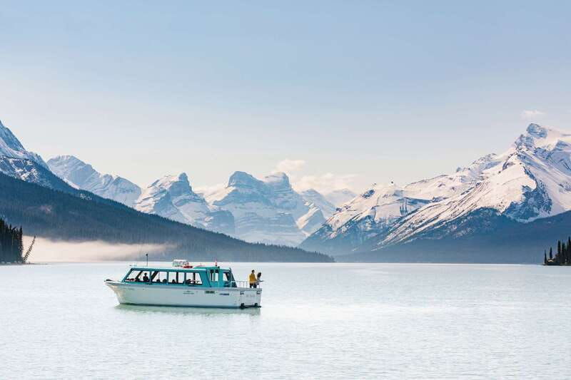 jasper-national-park-maligne-lake-cruise-with-guide