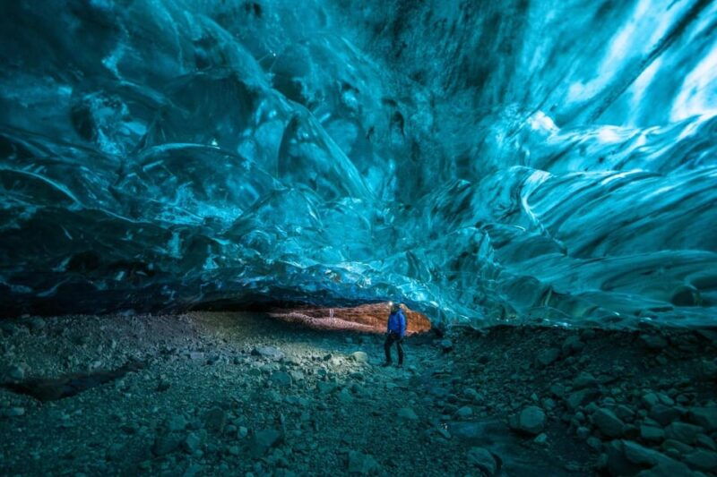 jokulsarlon-the-original-ice-cave-tour-on-vatnajokull