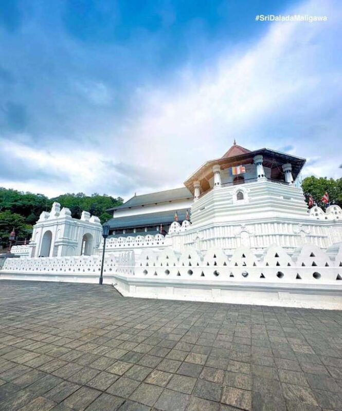 kandy-2-day-tour-kandy-ambuluwawa-tower-with-accommodation