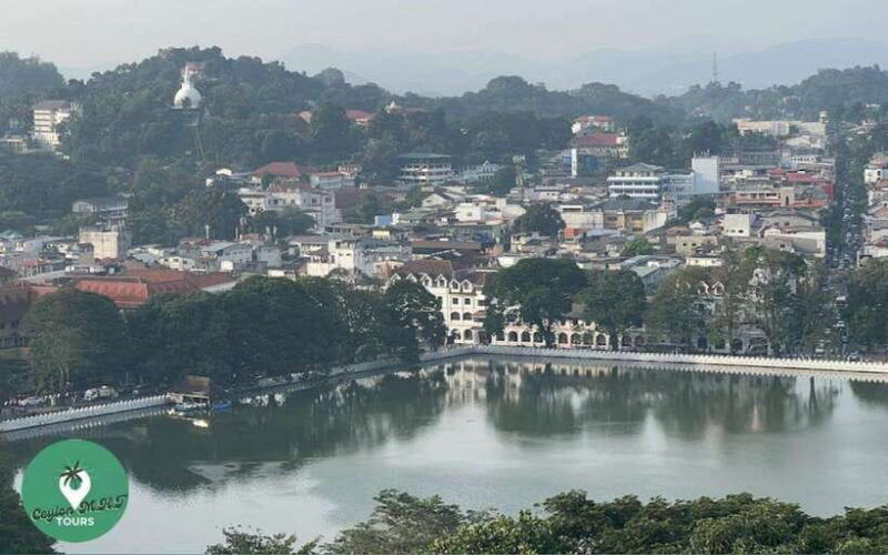 kandy-city-explore-with-local-guide-by-tuktuk