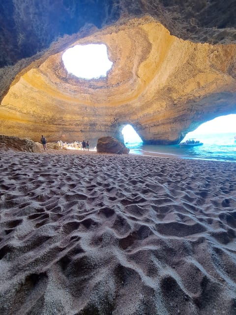kayak-tour-unexplored-caves-benagil-cave