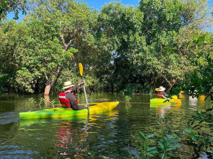 kayaking-floating-village-in-siem-reap