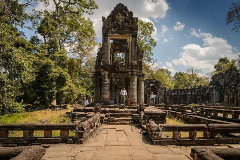 kbal-spean-trekking-tour-with-banteay-srei-landmine-museum