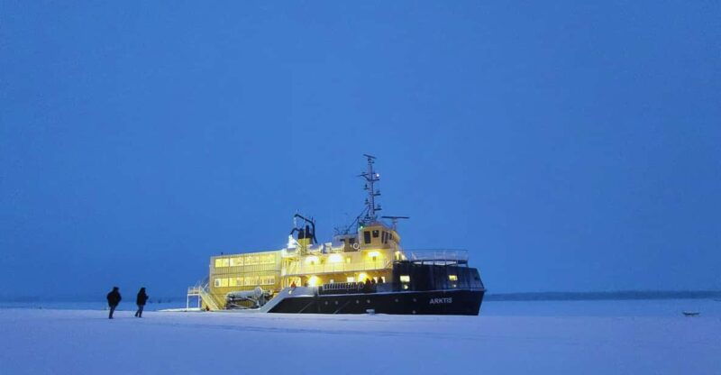 kemi-icebreaker-arktis-cruise-with-ice-floating