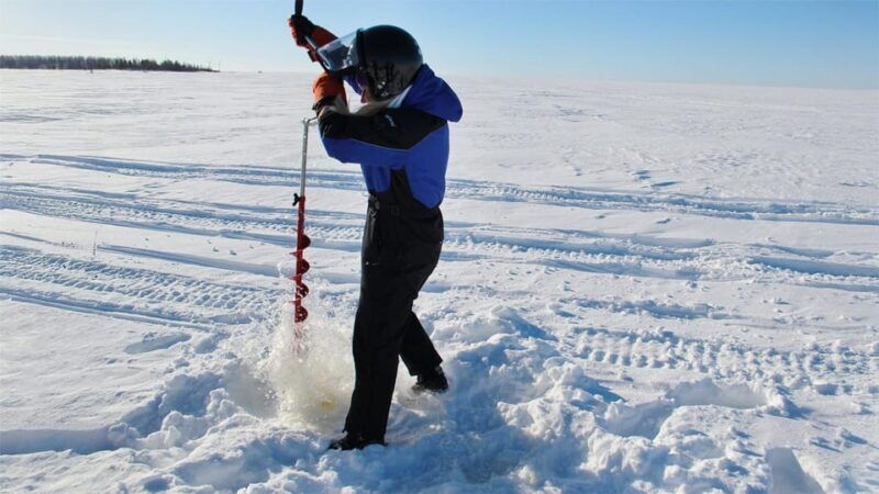 kemi-tornio-ice-fishing-safari-with-snowmobiles