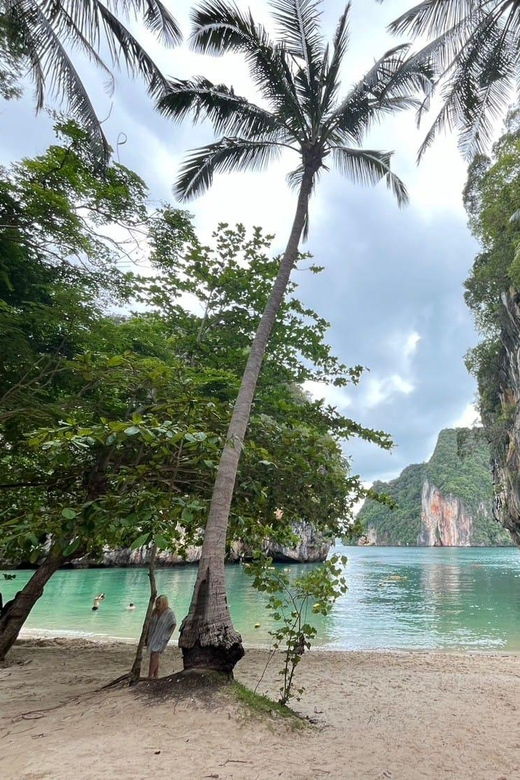 krabi-hong-islands-join-tour-by-longtail-boat